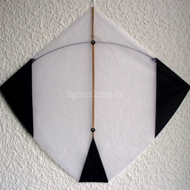 Segel: appliziert
Segelmaterial: Ripstop-Nylon
Bogenstab: Carbon 1,2 mm
Mittelstab: Bambus
Gesamtgewicht: 7,0 g Segel: appliziert
Segelmaterial: Ripstop-Nylon
Bogenstab: Carbon 1,2 mm
Mittelstab: Bambus
Gesamtgewicht: 7,0 g